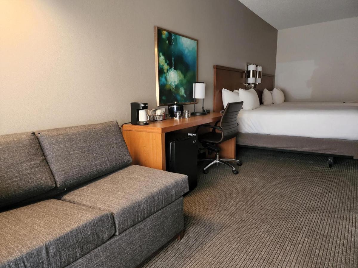 Double Room with Two Double Beds, View and Tub - Disability Access,1247973928:JPEG